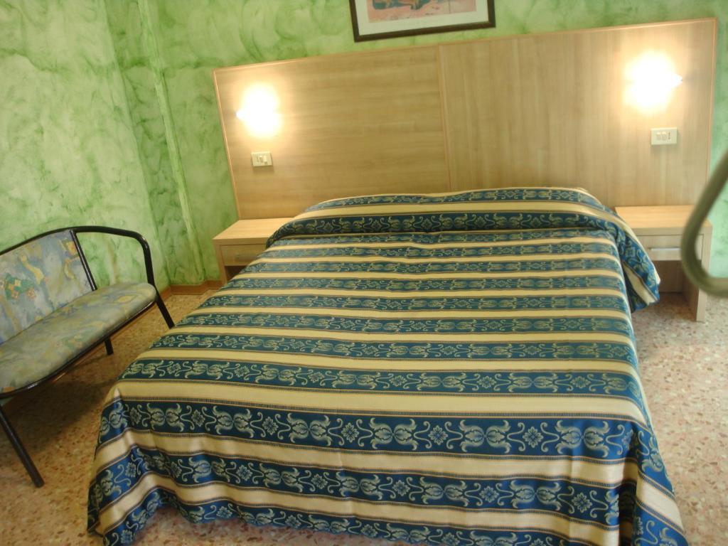 Hotel Bahamas Lido Di Savio Habitación foto